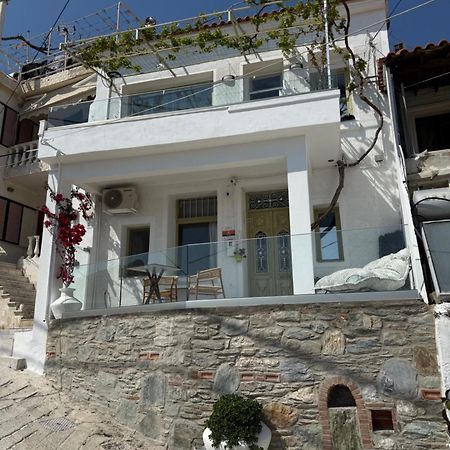 Апартаменты Michalelis Loft & Cave Пломарион Экстерьер фото